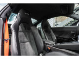 シートヒーター搭載で、寒い時期でも素早く快適に、運転をお楽しみいただけます。