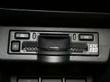 高速道路を賢く使うETC2.0装備です。高速道路とクルマが情報を連携して渋滞の迂回ルートや災害時の適切な誘導をしてくれたりします。