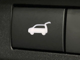 【パワーバックドア】スマートキーや運転席のボタンを押すだけでリアゲートが自動で開閉します!荷物を持っている時や、高い位置にあるバックドアを閉める際に便利な機能です♪