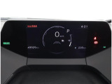 とっても見やすいメーターです。夜間時はラグジュアリーな気分にさせてくれる照明が魅力ですので、夜のドライブも楽しみになりますよ♪