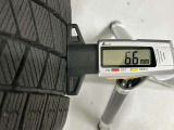 冬タイヤの残り溝は6.6mmです。スリップラインからは4.9mmとなっております。