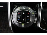 運転席と助手席、それぞれ温度調節ができ、オールシーズン快適なオートエアコンとなっております!