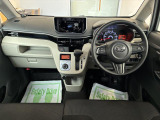見易い計器類と運転し易いドライビングポジションは、視角も少なく前方&左右の見切りが良く運転し易いクルマです