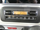 オートエアコン装備です。オートで空調を行ってくれるので車内は、とっても快適!だからドライブもさらに楽しい!
