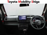 シンプルな運転席周りです。インパネ周りの各操作スイッチ類も使いやすいよう配置されています!