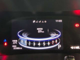 視認性に優れたメーターを採用しており、走行中でも車速や情報が分かりやすく表示されます。運転時の視線移動をむりのない範囲に抑え、快適で安心感のあるドライブをサポートします。