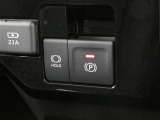 電動パーキングブレーキを搭載。スイッチ操作でパーキングブレーキを作動・解除することができるので操作の力が不要です。