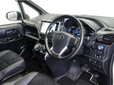 高いホールド性で運転姿勢が安定します。