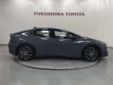 【まるごとクリーニング】シートを取り外し、車内を徹底洗浄。隅々まで丁寧に仕上げています。