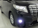 フォグランプ装着車です。暗い夜道の車両前方を明るく照らします