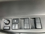 全席パワーウインドです。ドアミラーの格納調整も行えます!