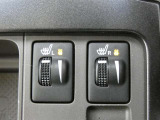 運転席と助手席には寒い時にうれしいシートヒーターが装備されてます。