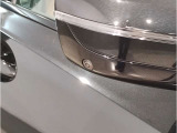 【BMWミラー】視認性の高いスタイリッシュなミラー。自動防眩機能も付いており夜間のドライビングをサポートします。