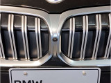 【キドニーグリル】BMWは約90年もの間、ほぼ全ての車両にひと目でBMWだと分かるこの特徴的なフロントグリルが備えられ、デザイン・アイコンとして親しまれてきました。