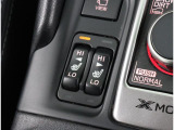 運転席、助手席にはシートヒーター機能を装備!電熱線を使用した暖房ですので、寒い季節や雨などで急に体が冷えてしまったとき等に便利で快適な機能です!