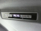 後部座席にもオートエアコン装備ですから車内は、とっても快適です。