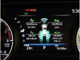 コーナーセンサーを車の前後に装備。障害物までの距離に応じて警告音を変えてお知らせ。縦列駐車時や駐車場・車庫などでの取り回しをサポートします。詳細は販売店スタッフまでおたずねください。