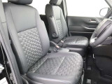 両側パワースライドドア付きだから、狭い駐車スペースなどでの 乗り降りラクラク!小さなお子さまのいるご家庭には嬉しい装備。