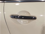 MINIはドアが分厚いです。衝突によりドアがつぶれてしまった場合にも外からいち早くドアを開けれるよう考えられています。数十秒の救出の遅れが命につながりかねない場合、こういった配慮が重要なポイントです。