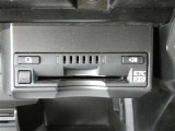 高速道路を賢く使うETC2.0装備です。高速道路とクルマが情報を連携して渋滞の迂回ルートや災害時の適切な誘導をしてくれたりします。