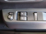 電動格納ミラーあり。駐車の時に便利です。パワーウインドウも付いてます。