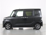 中古車は1台として同じコンディションのものは存在しないため、安心しておクルマをお選びいただけるよう、信頼のおける第三者機関が基準に従い、車両の品質と状態をチェックし、評価するのが「第三者評価」です。