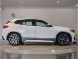 ☆BMWの前後重量配分50:50はエンジン自体をフロントタイヤよりも後ろにずらし、通常はエンジンルーム内に搭載される重量物であるバッテリーをトランクに移動させるなどして実現されています☆