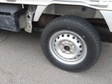 錆の少ない程度の良い車です。