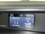 左右独立温度コントロールフルオートエアコンです。運転席、助手席それぞれで独立して温度設定ができます。冷え性の方が乗っても安心ですね♪