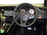 運転席まわりです。 各操作スイッチは使いやすい位置に配置されてます。