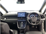 オシャレなインテリアで運転する気分も盛り上がりますよね^^