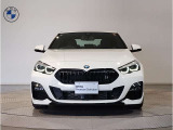 【キドニーグリル】BMWは約90年もの間、ほぼ全ての車両にひと目でBMWだと分かるこの特徴的なフロントグリルが備えられ、デザイン・アイコンとして親しまれてきました。