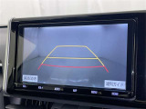 バックモニター付なので後退時に後方が見えるので安心。 車は構造上、死角がたくさんなので万が一を考えると必須ですね。 あくまで補助の為の装備、バックは目視で確認する事が重要ですよ。