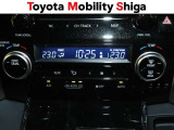 左右独立で温度調節ができるオートエアコンを装着しておりますのでドライブも快適に楽しめます!