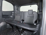 便利な5:5分割可倒式シートです。収納と乗車人数のバランスに優れています♪荷物の大きさに応じたラゲージスペースをフレキシブルに作り出せるので、シーンに応じた使い方ができます♪