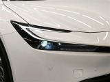 LEDヘッドライトです。デザイン性がよくとても明るいので、夜間の走行や悪天候でも安心です。しかも長寿命!