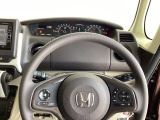 Hondaセンシング搭載ミリ波レーダーと単眼カメラで、クルマの前方の状況を認識。ブレーキやステアリングの制御技術と協調し、安心・快適な運転や事故回避を支援する先のシステムです