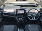 ガラスエリアが広く見晴らしのいいインテリア。明るい室内で気分も良く、運転も安心です。