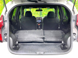 普段のお買い物や通勤、送迎等に十分な荷室スペースを確保しております。セカンドシートを倒すと、大きな荷物の積載も可能です♪
