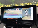 【パノラミックビューモニター】専用のカメラにより、上から見下ろしたような視点で360度クルマの周囲を確認することができます☆死角部分も確認しやすく、狭い場所での切り返しや駐車もスムーズに行えます。