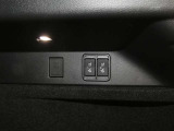 【セカンドパワーシート】前席だけでなく、2列目も電動パワーシートとなっております。