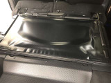 デッキボードを反転させると、ボード裏面にある防汚シートを展開することができます。室内を汚すことなく、気兼ねなく荷物を積み込めるので、さらに使い勝手の幅が広がりますね!