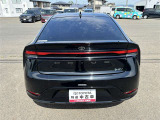 リアのデザインも一文字型のテールランプでスタイリッシュ!