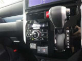 オートエアコンで車内をいつも快適な温度にすることができます。ストレスのない快適なドライブが出来ますね。