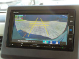 バックカメラが付いているので後方確認が非常にしやすいです。今や運転初心者も熟練者も必須装備!ついていて損はないですね♪