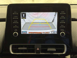 バックモニターで、後方を確認しながら安心して駐車することができます。運転初心者も熟練者も必須の機能ですよ!