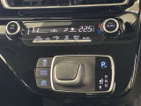 「中古車ハイブリッド保証」付き。ハイブリッド機構を無償で保証します。保証期間は、初度登録年月から10年目まで、またはロングラン保証が終わってから3年間。ただし累計走行距離が20万km以内です。