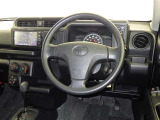 運転席まわりです。 各操作スイッチは使いやすい位置に配置されてます。