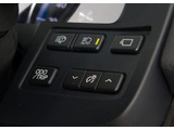 使いやすさや安全性を追求したステアリング周り!高級車ゆえにスイッチ類が多いのも特徴ですね!考え尽くされた配置ですぐに使いこなす事が出来ますのでご安心下さい!是非、体感してみて下さい!!