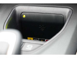 置き型ワイヤレス充電装備しています。